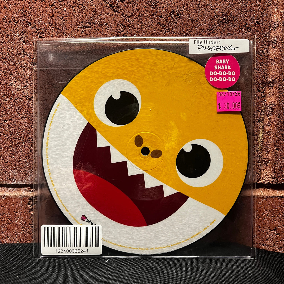 Used Vinyl: Pinkfong "Baby Shark" 7" (Picture Disc)