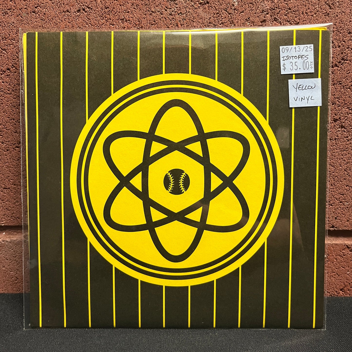 Used Vinyl: Isotopes "Heatseaker" 7" (Yellow vinyl, numbered)