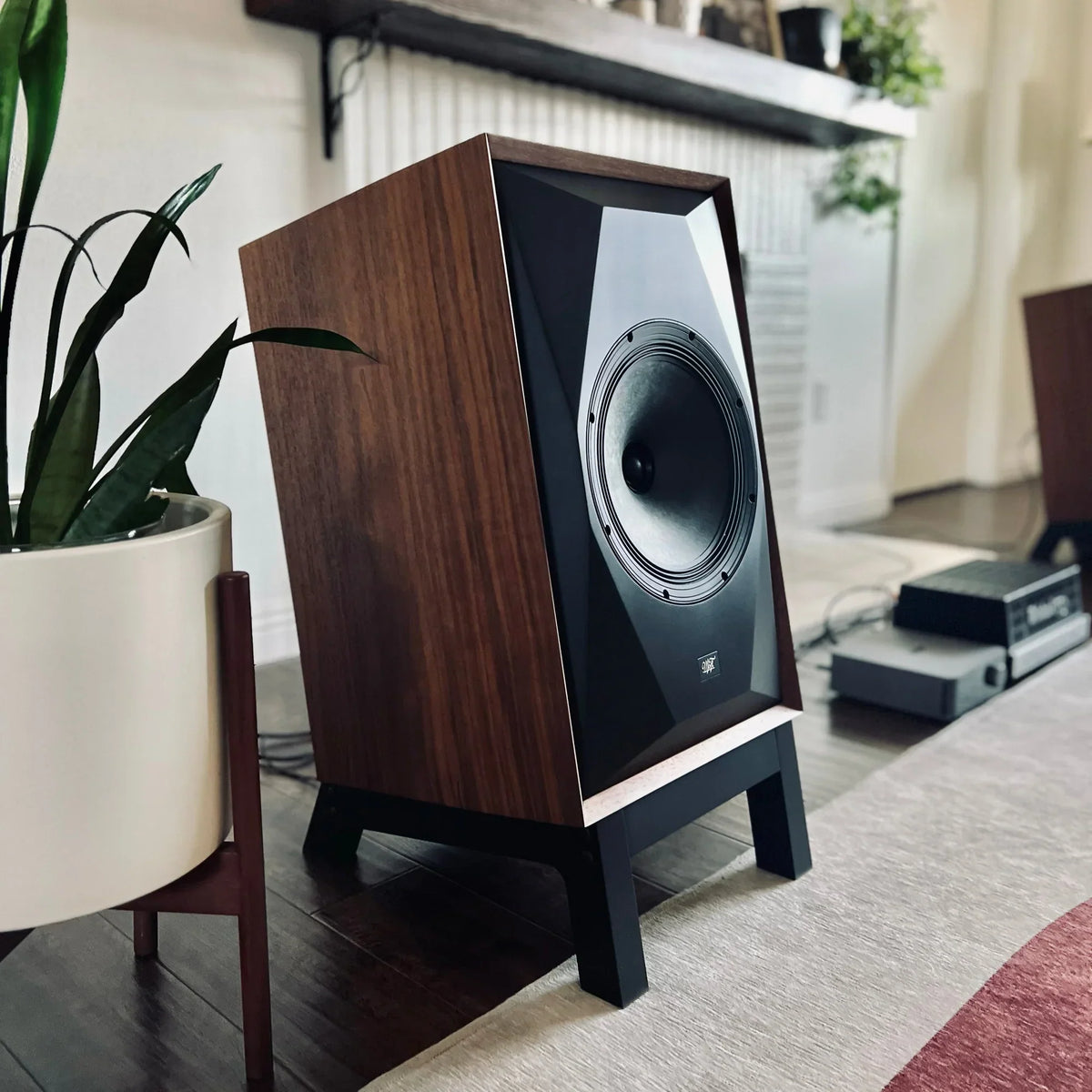 Mobile Fidelity - SourcePoint 10 Low Slung Speaker Stands [Pair]