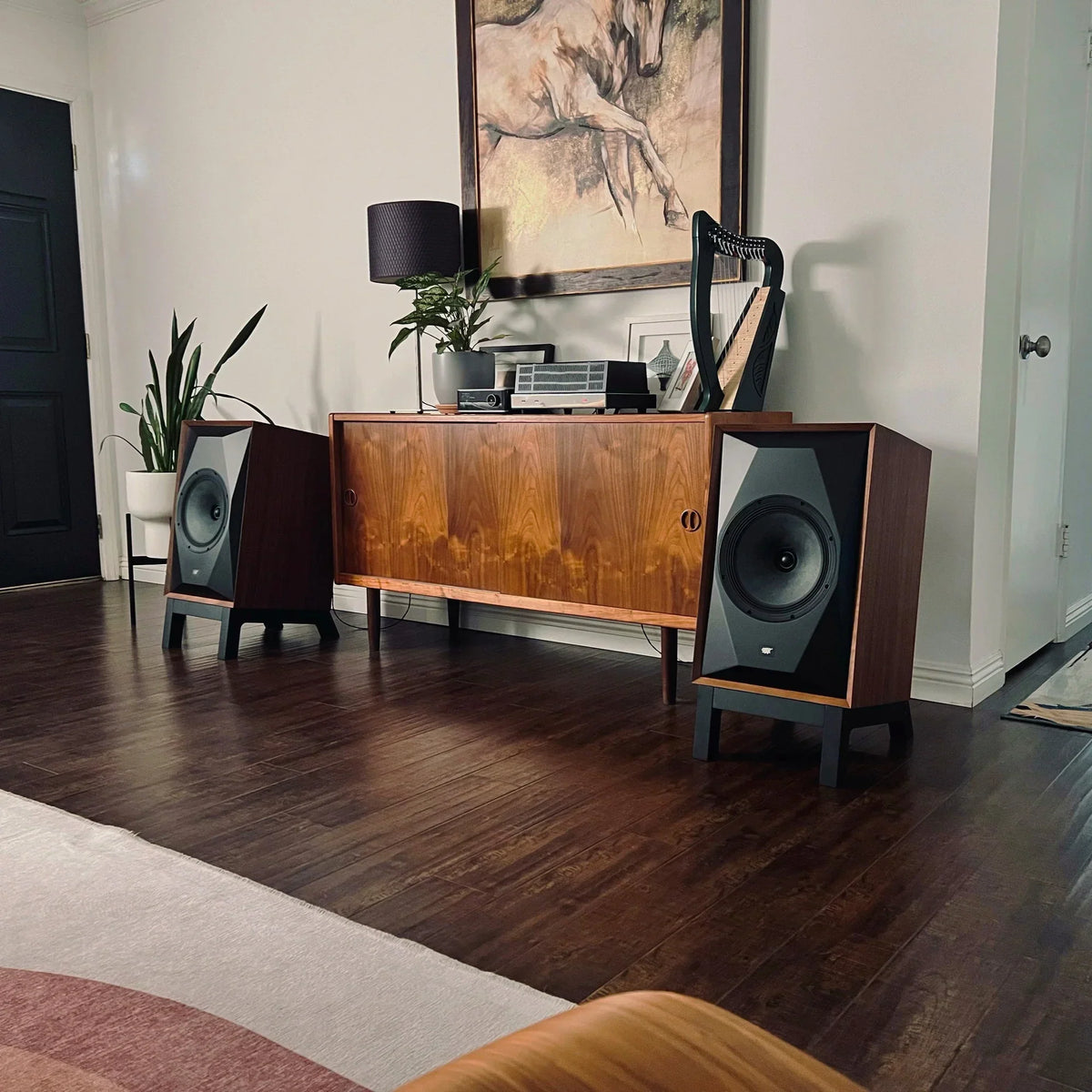 Mobile Fidelity - SourcePoint 10 Bookshelf Speakers with Low Slung Stands (Pair)